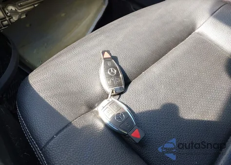 2014 Mercedes-Benz E 350 4Matic z USA, uszkodzony, nr VIN WDDHF8JB9EA773797